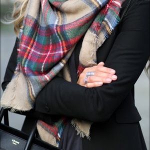 NWT ZARA BLANKET SCARF IN PLAID